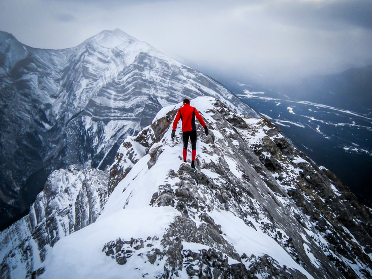 picture of a mountaineer